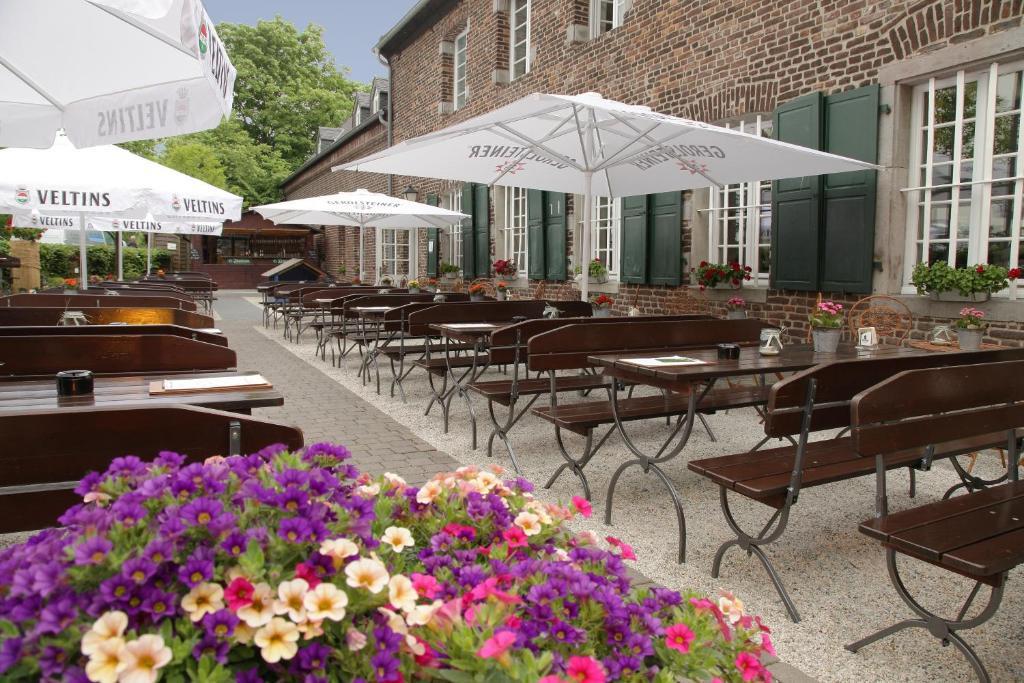 Das Dycker Weinhaus Jüchen Buitenkant foto