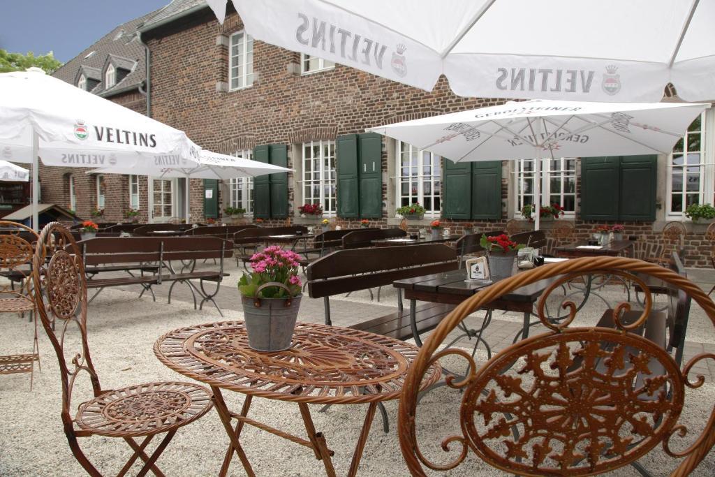 Das Dycker Weinhaus Jüchen Buitenkant foto