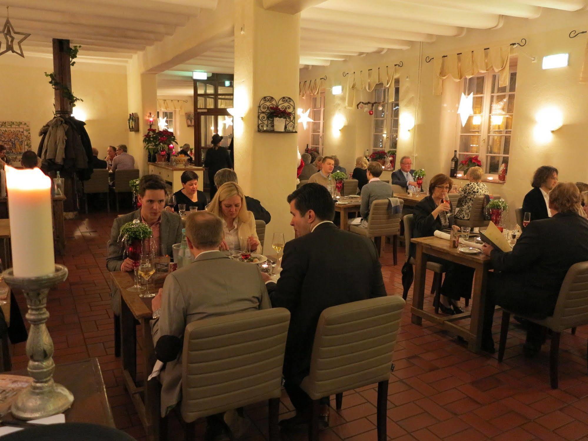 Das Dycker Weinhaus Jüchen Buitenkant foto